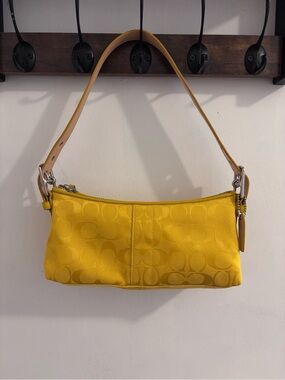 COACH✨Bag Signature F15250 ハンドバッグ Coach | Bags | Authentic Coach F525 Signature Satin Carly | Poshmark